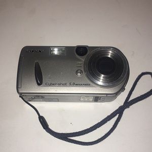 SONY CYBERSHOT DSC P92  5.0 MEGA PIXELS MPEG MOVIE VX DIGITAL CAMERA